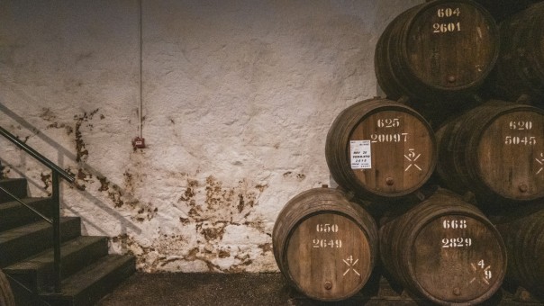 Sieben Fässer Wein...